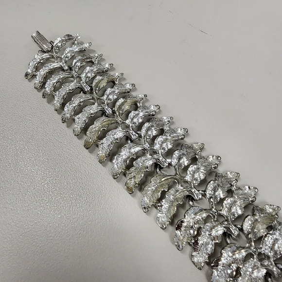 Vintage Mid-Century Silver-Tone Leaf Bracelet Textured Articulated Statement - Picture 4 of 11
